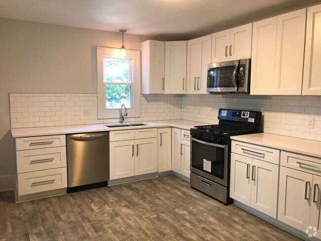 Building Photo - *GORGEOUS, completely updated single famil... Rental