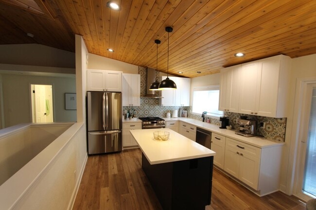 Photo - Available Soon! Turn key Furnished Univers...