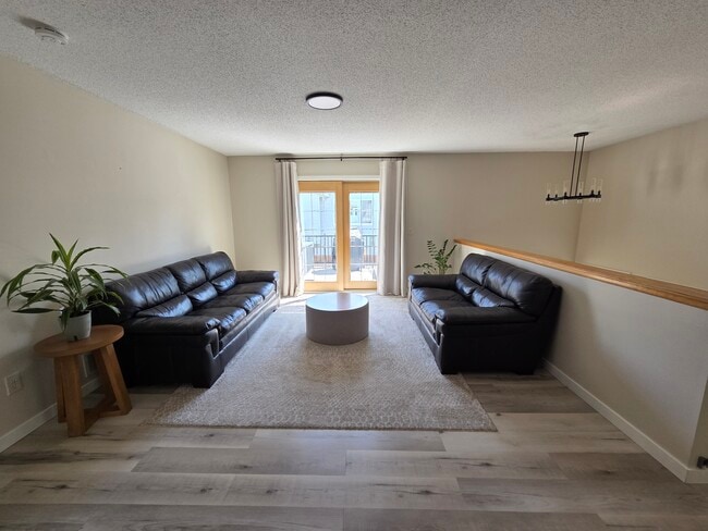 Photo - 301 Appleblossom Ln