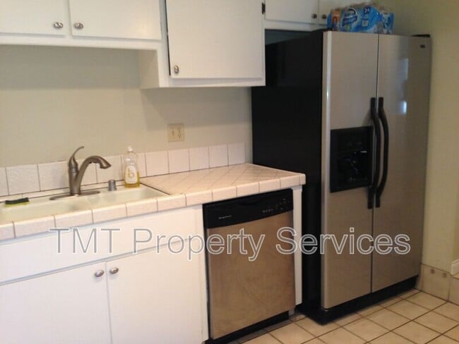 Photo - 881 Peach St