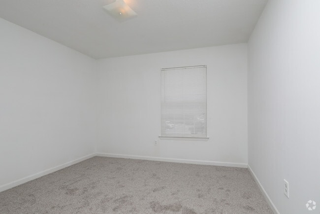 3BR, 2BA - 1308 SF - The Square at Lawrenceville