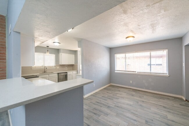 Building Photo - 3323 Silverside Dr