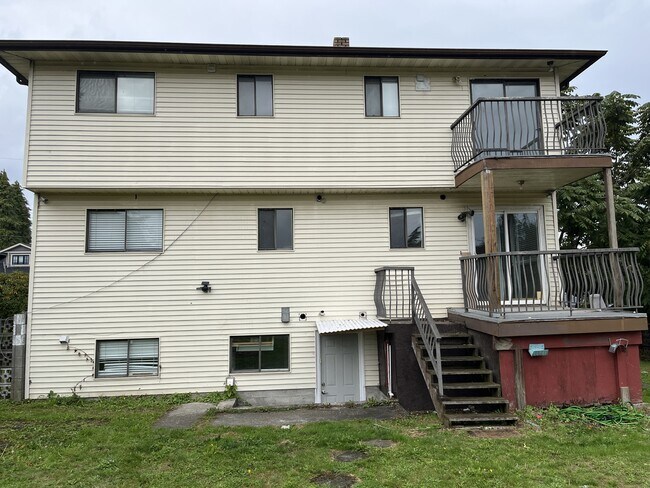 8272 17th Ave Unit Main Floor