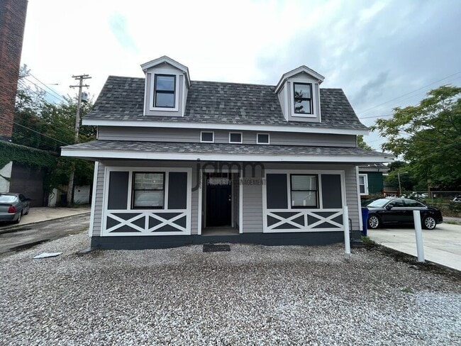 Building Photo - 1966 Randall Rd Unit #5