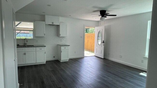 Photo - 2322 Wavell St