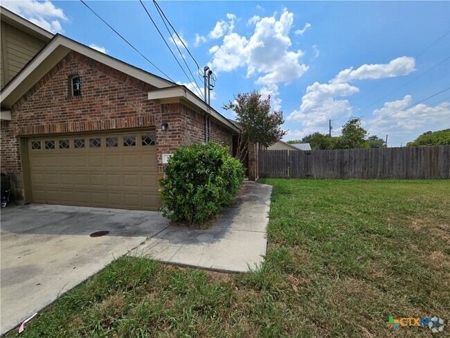 Building Photo - 309 Rosalie Dr Rental