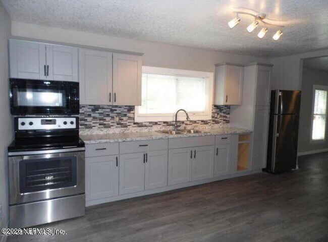 Photo - 8140 Mariner St
