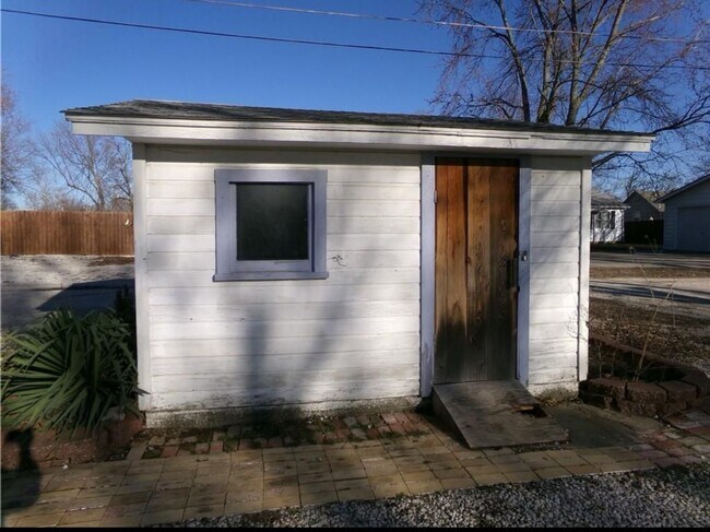 Photo - Beautiful 2 bed/1 bath bungalow for rent