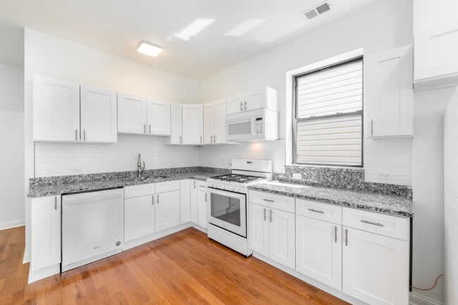 Photo - 914 W 19th Plz Unit 2