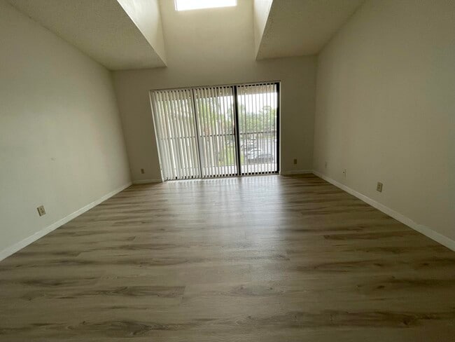Photo - 207 Foxtail Dr Unit E3