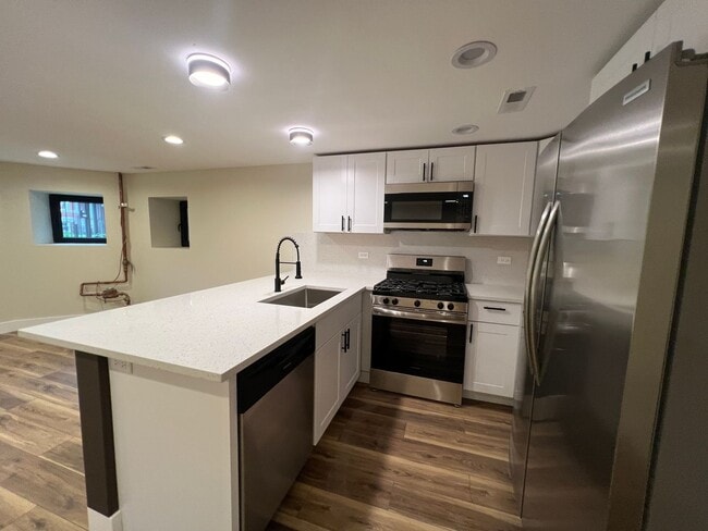4434 W Monroe St Unit 3 (Basement)