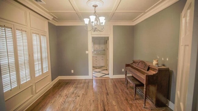 Photo - 2011 16th St