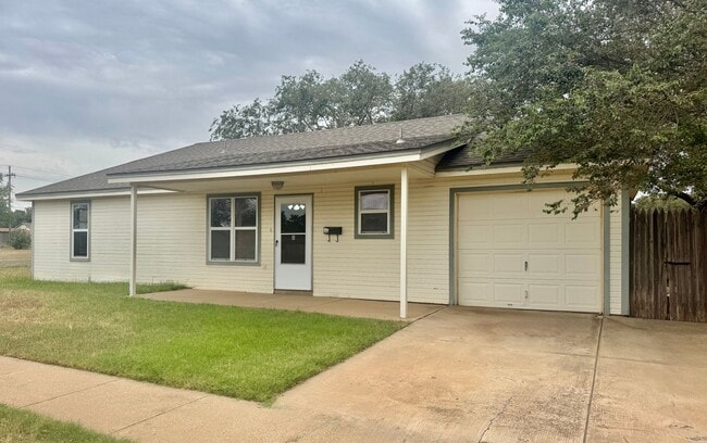 Building Photo - Adorable 2/1/1 Near Marsha Sharp!