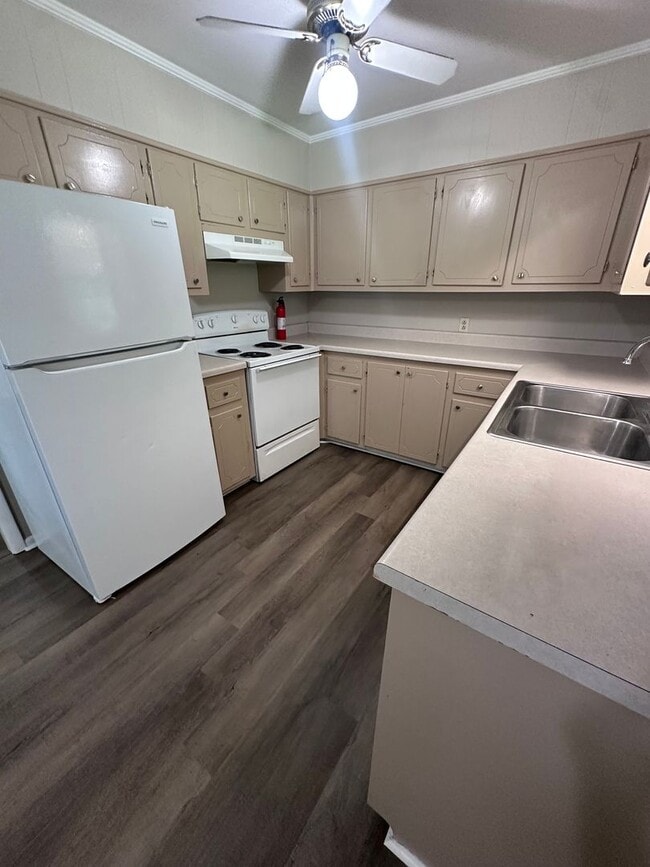 Photo - 706 Fremont Pl