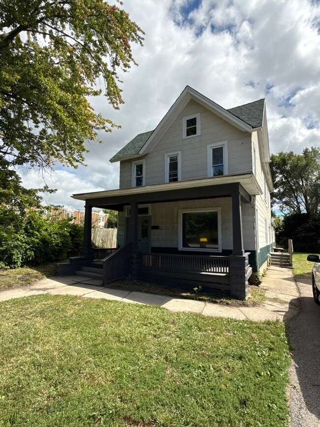 Building Photo - 625 N Court St Rental