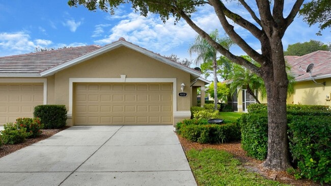 Building Photo - 2 Bedroom with Den and Garage. Over !800 Sq. Ft under air