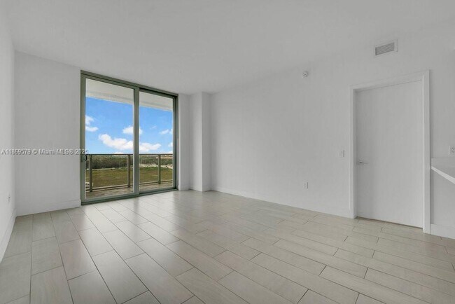 Photo - 2000 Metropica Wy Unit 807