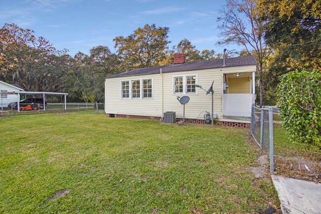 Photo - 2 Bedroom, 1 Bath home in Center of Richmond Hill - Richmond Hill close to Ft. Stewart and HAAF