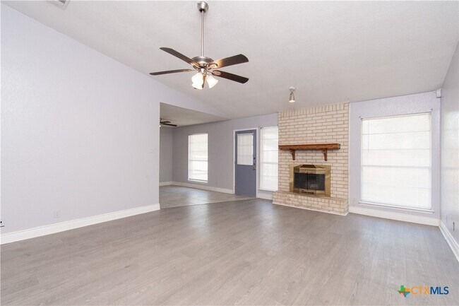 Photo - 1801 Farhills Dr