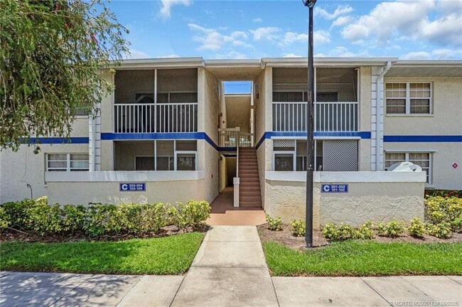 Photo - 1504 SE Royal Green Cir Unidad 104 Rental
