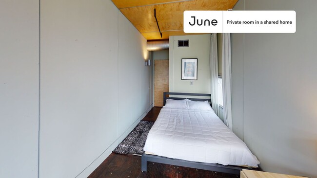Building Photo - Private bedroom in 6 bed/6 bath Home