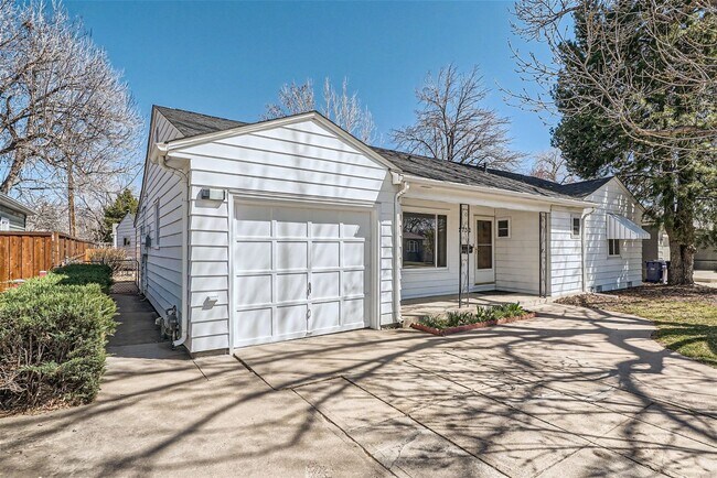 Photo - Beautiful 3-Bedroom Home in Denver – Avail...