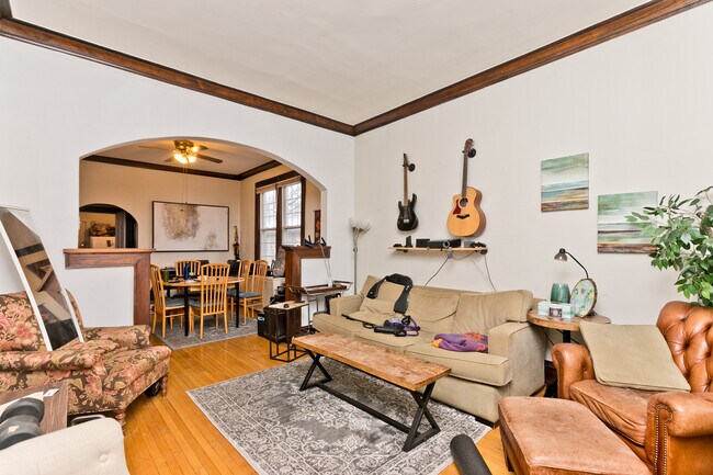 Photo - 1541 W Barry Ave Unit 2