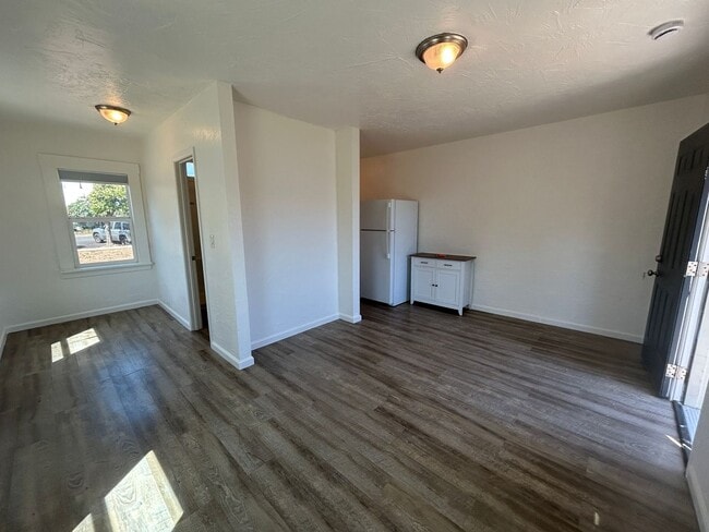925 7th St Unit 925 1/2 7th Street