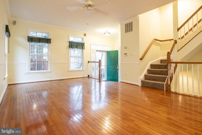 Photo - 719 N Vermont St