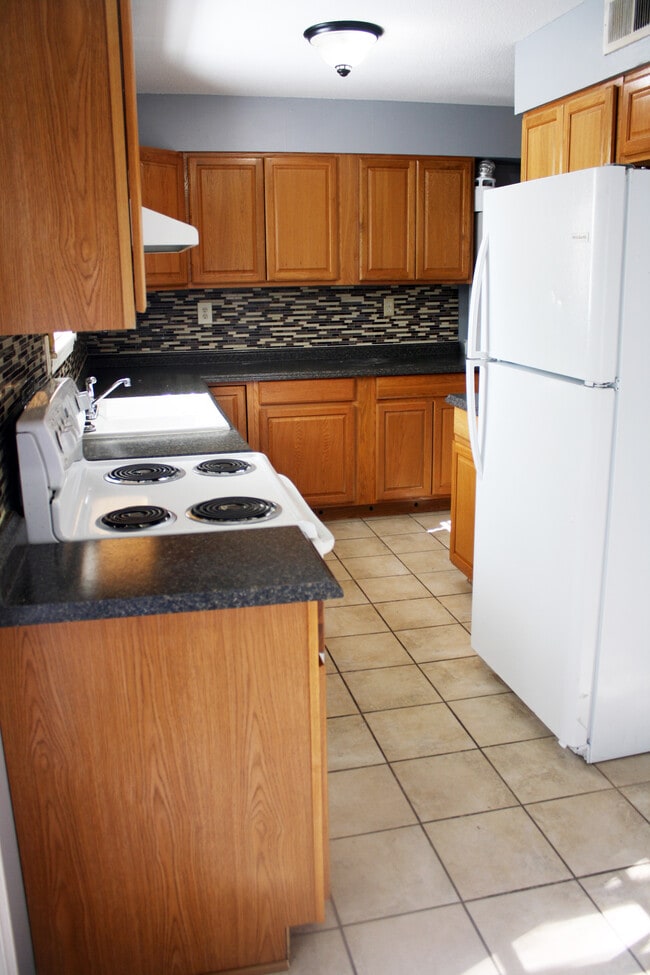 Building Photo - 2555 Eastbrook Dr