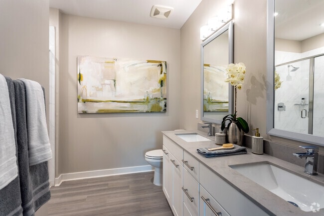 2BR, 2BA - 1023 SF