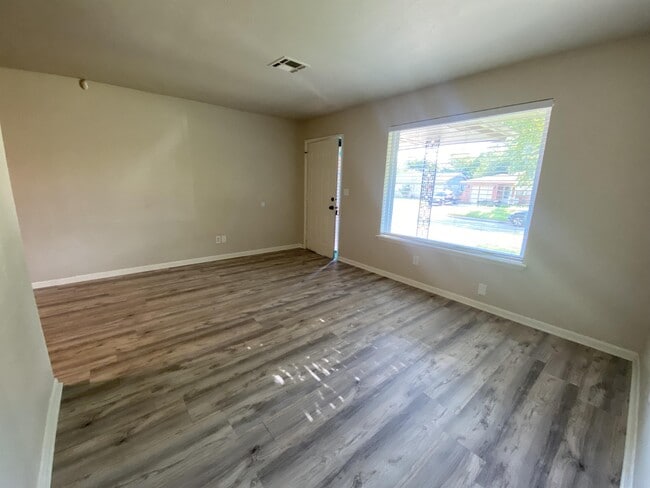 Photo - 205 S Bristow Ave