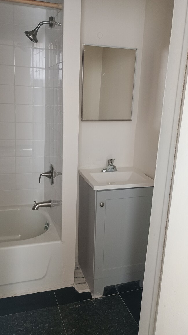 Building Photo - 133 44th St Unit 3