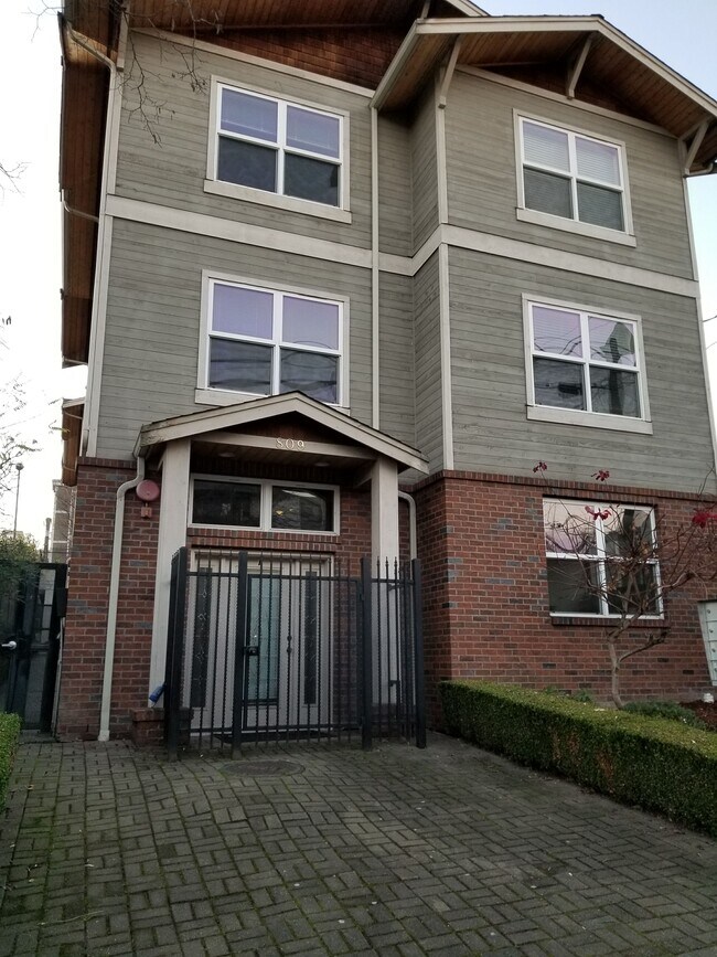 Photo - 809 Taylor Ave N