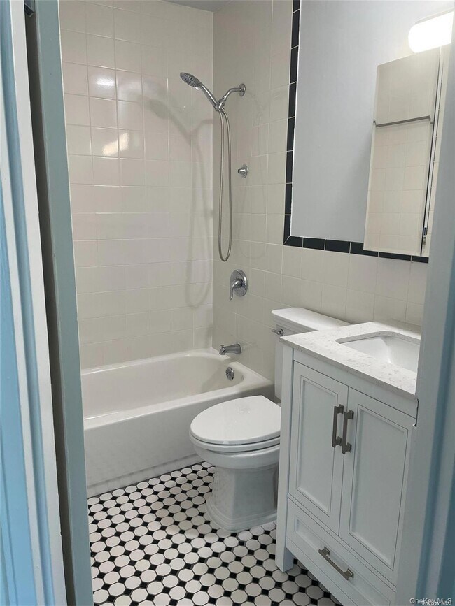 Photo - 149-54 Weller Ln