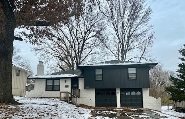 Building Photo - Spacious 3BR 2BA Home w/ Oversized 2-Car Garage