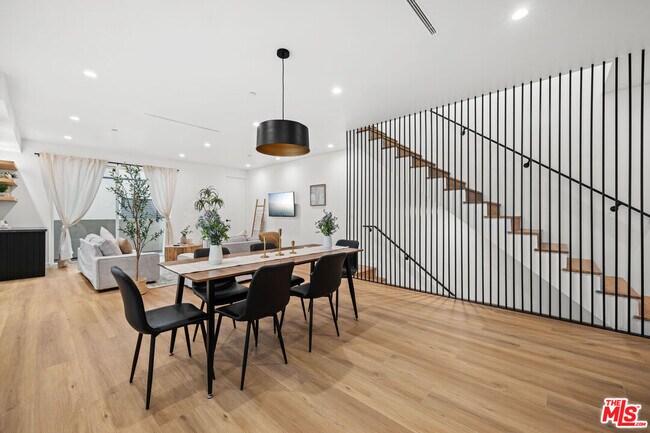 Photo - 841 N McCadden Pl