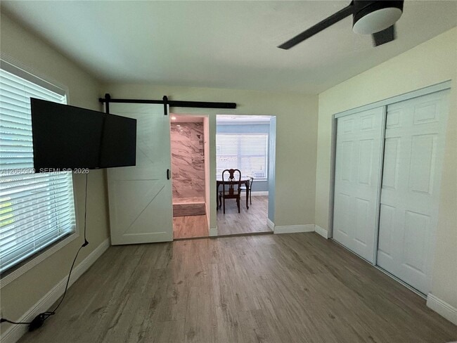 Building Photo - 15050 Pierce St Unit 1