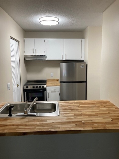 Studio - Kitchen