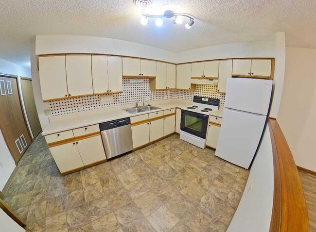 2548 Candlecrest Cir