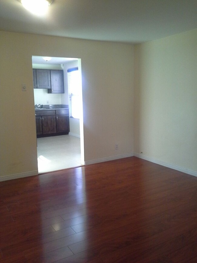 Building Photo - Affordable Downtown Apartment Unit #20