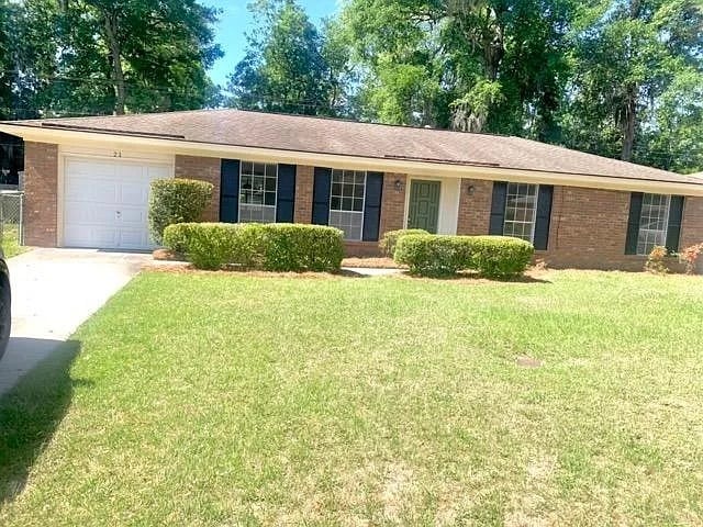 Building Photo - 21 Greenbriar Dr