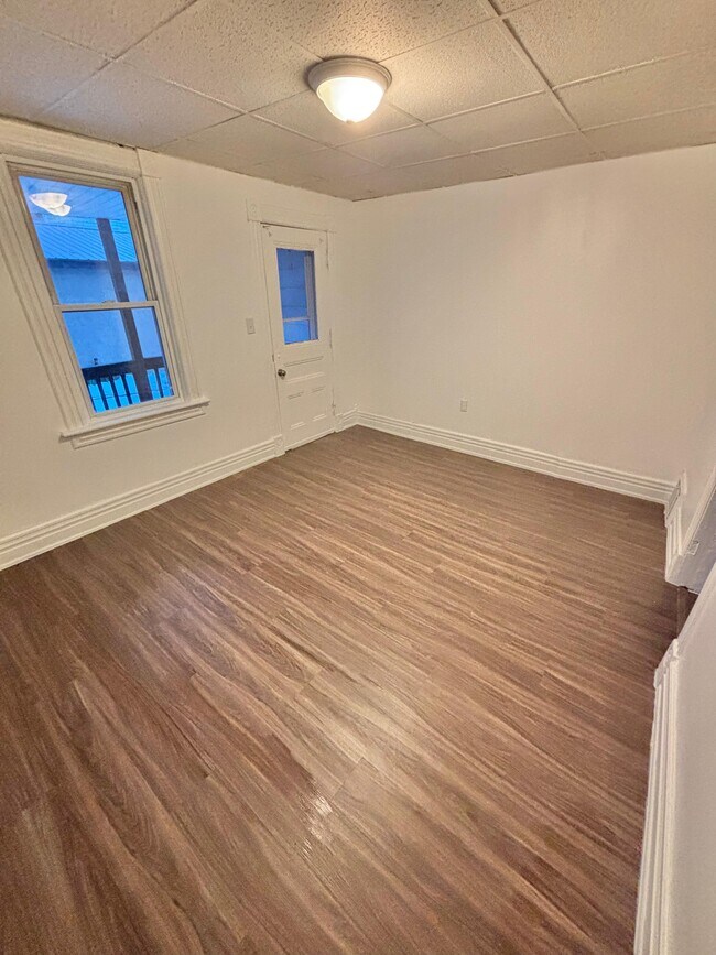 Photo - 700 W Dominick St