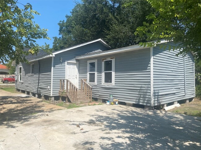 Photo - 7410 Longview St