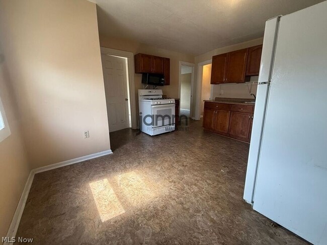 Photo - 1726 Starkweather Ave Unit Upper