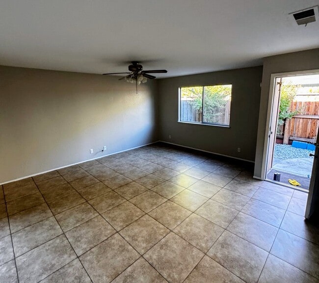 Photo - 615 Oriole Ave