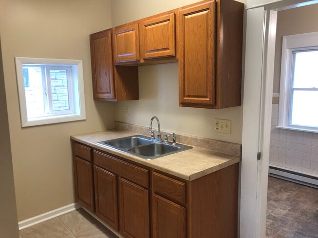 Kitchen - 2124 Cherry St Unit 1