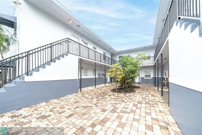 Building Photo - 3615 Thomas Ave Unit 15-15 Rental