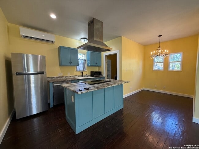 Photo - 317 E Myrtle St