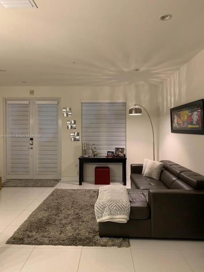 Photo - 10220 NW 63rd Terrace Unidad 101